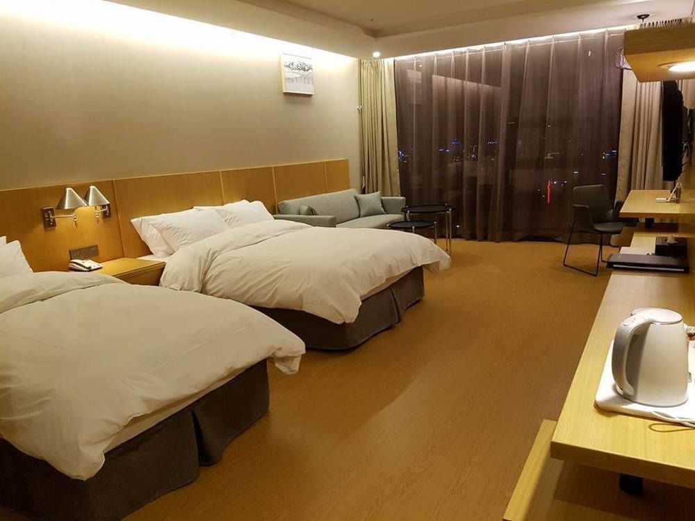 J Square Hotel And Wedding จินจู ภายนอก รูปภาพ