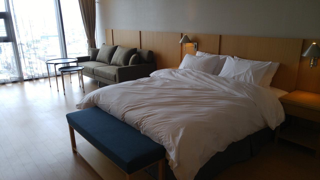 J Square Hotel And Wedding จินจู ภายนอก รูปภาพ