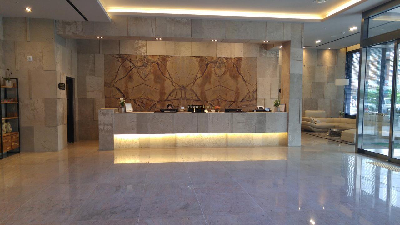 J Square Hotel And Wedding จินจู ภายนอก รูปภาพ